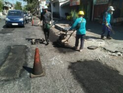 PUPR Tulungagung Perbaiki Jalan Agus Salim dengan Coldmix, UPT PJJ Pastikan Jalan Aman dan Nyaman